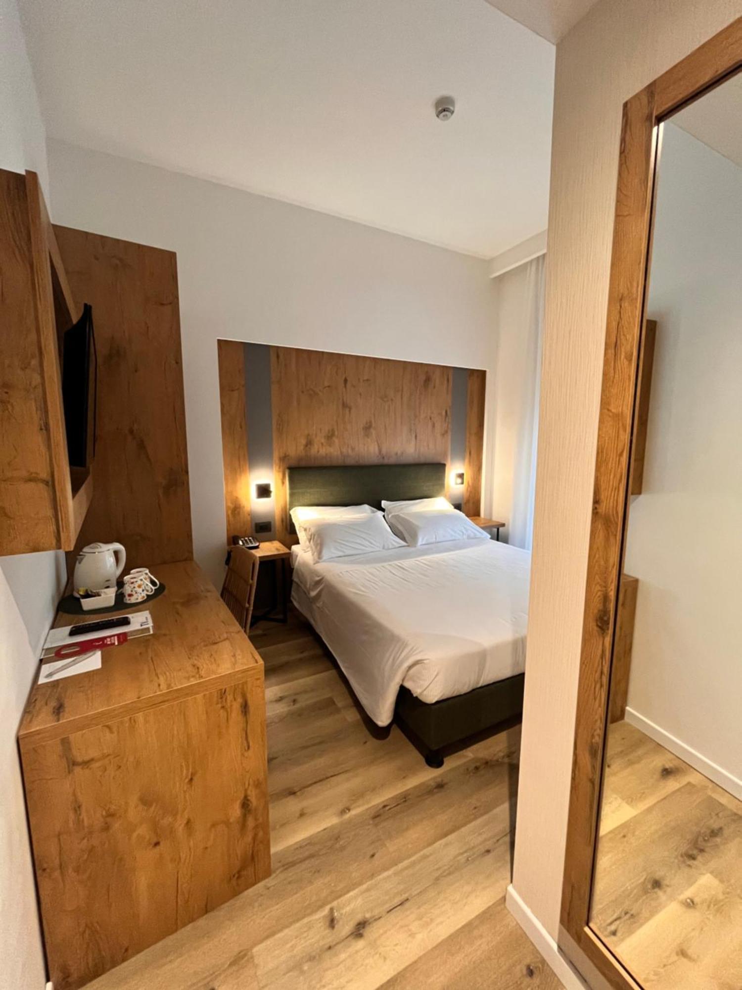 Standard Double or Twin Room with Balcony,1542286270:JPEG