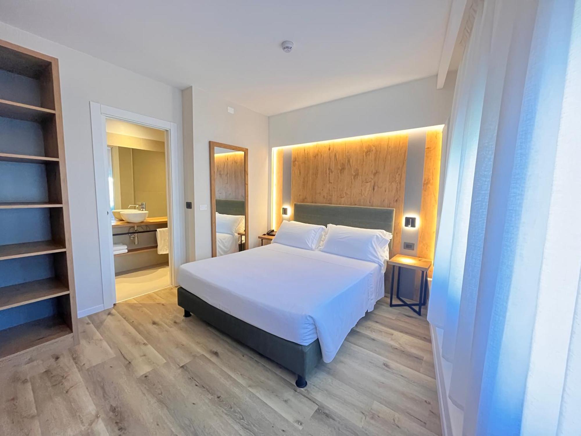 Standard Double or Twin Room,1571292038:JPEG
